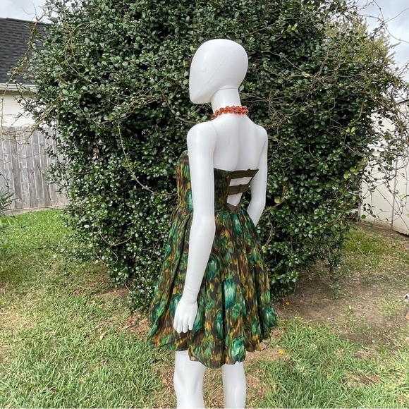 💋Alice + Olivia strapless fit & flare 3 tier lined mini dress - Picture 7 of 15